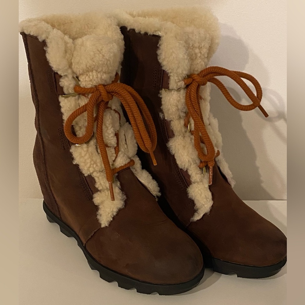 Women’s Sorel wedge boots 8.5